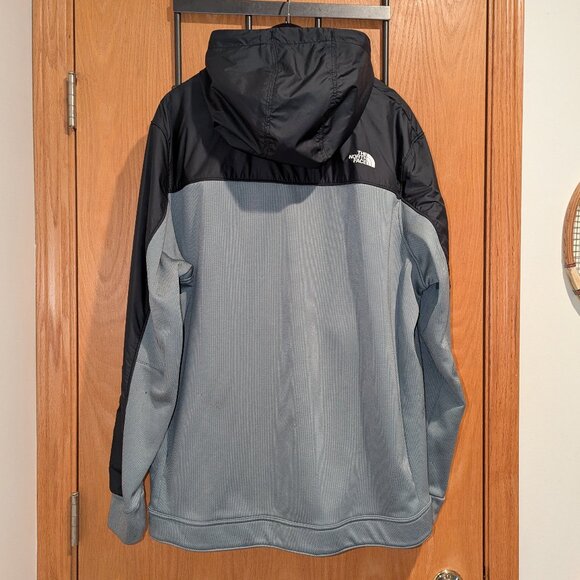 The North Face Essential Hooded Performance Jacket - Picture 5 of 13
